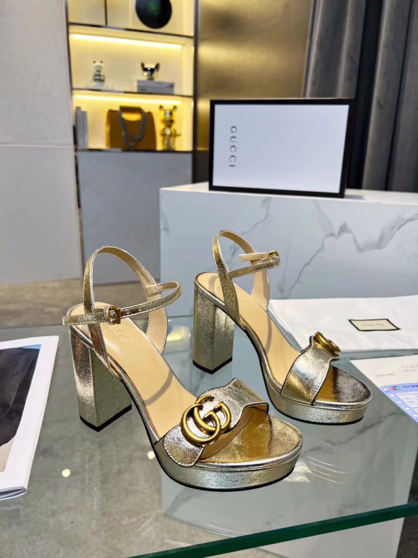 G*u*i leather sandal