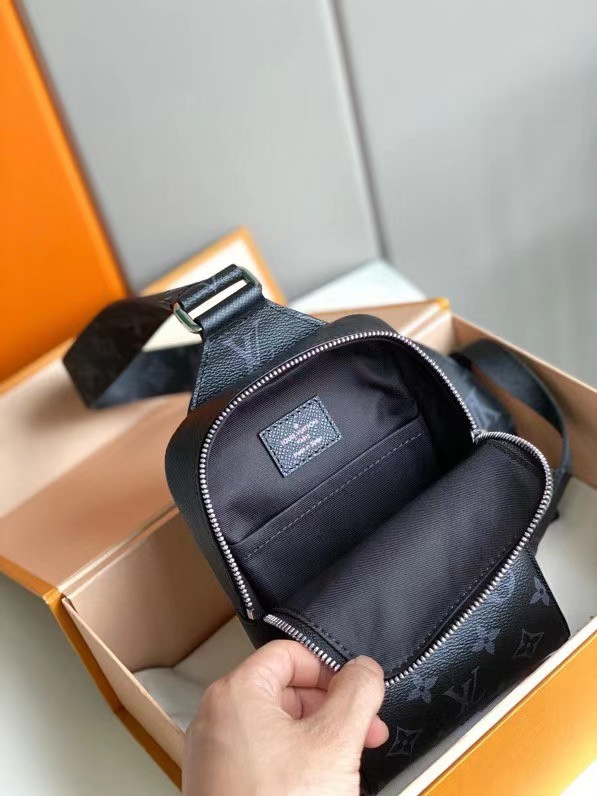 l0*is V*t0n outdoor slingbag