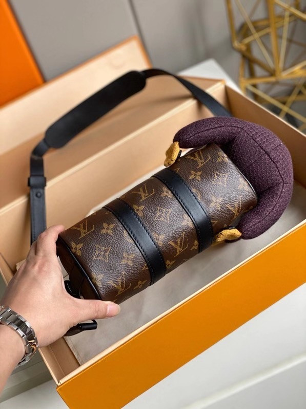 l0*is V*t0n keepall xs
