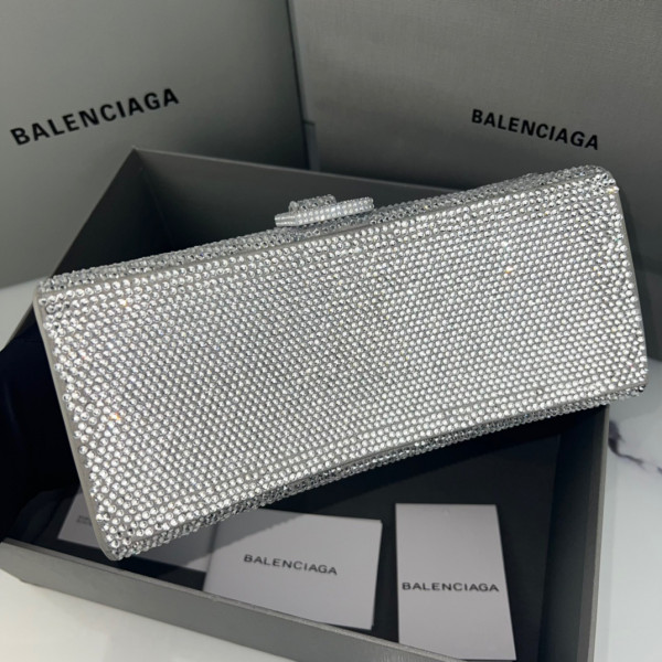 Ba*len*cia*ga hourglass