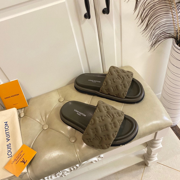 l0*is V*t0n pool pillow comfort mule