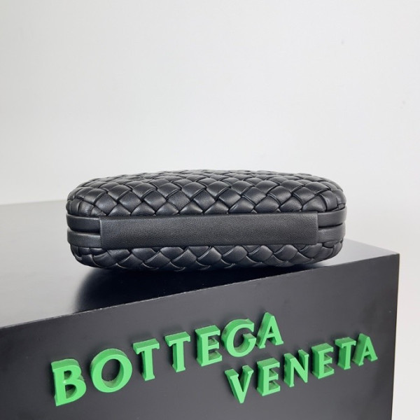 bo*te*ga Ve*ne*ta knot minaudiere
