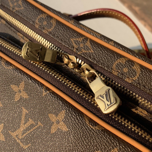 l0*is V*t0n toiletry bag