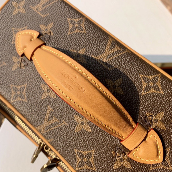 l0*is V*t0n toiletry bag