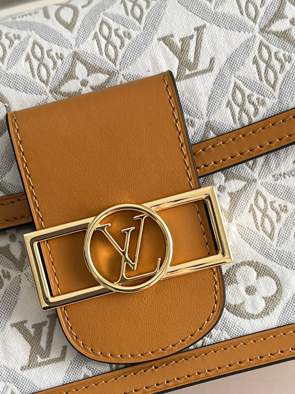 l0*is V*t0n dauphine mini
