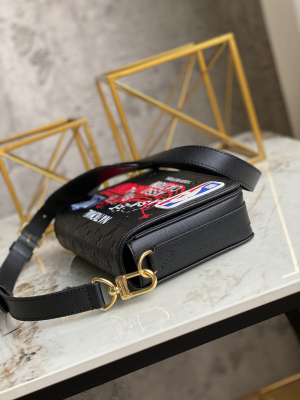 l0*is V*t0n lvxnba studio messenger