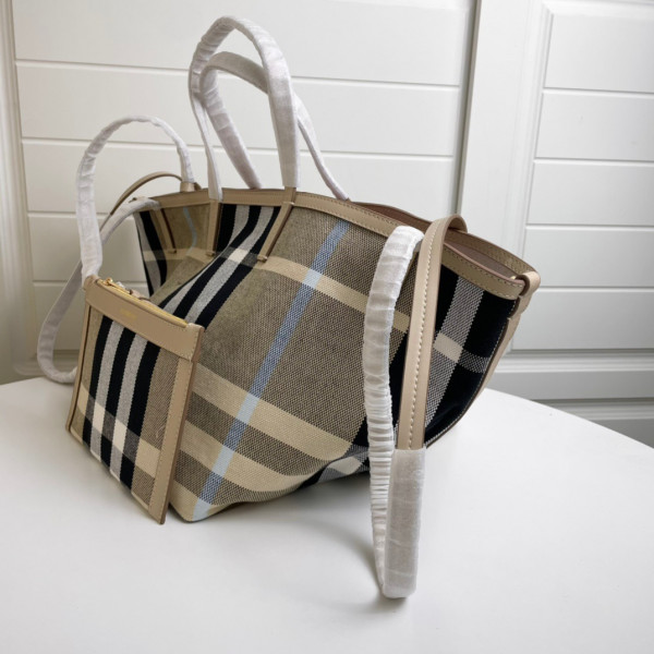 B**rry beach tote