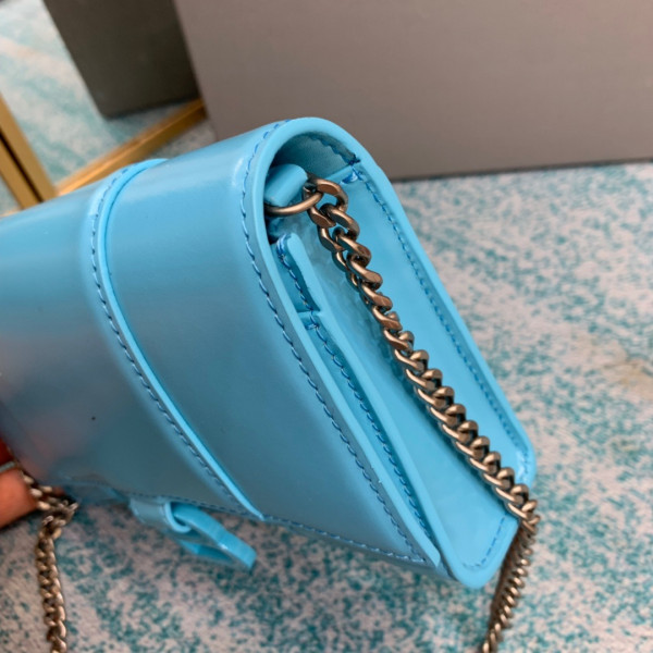 Ba*len*cia*ga hourglass wallet on chain