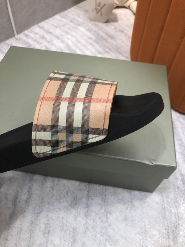 B**rry vintage check slides