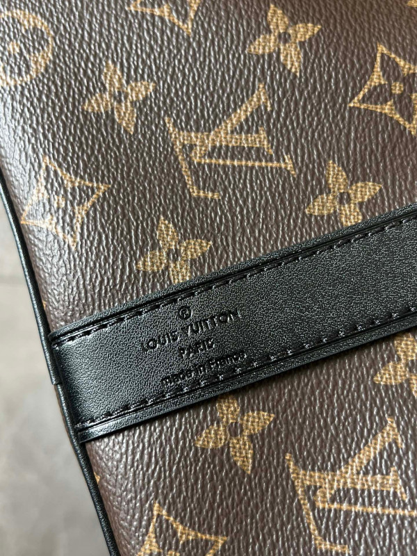 l0*is V*t0n keepall 45