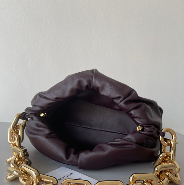 bo*te*ga Ve*ne*ta the chain pouch