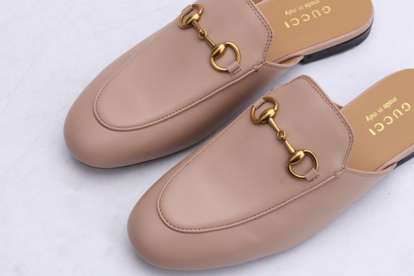 G*u*i princetown leather slipper