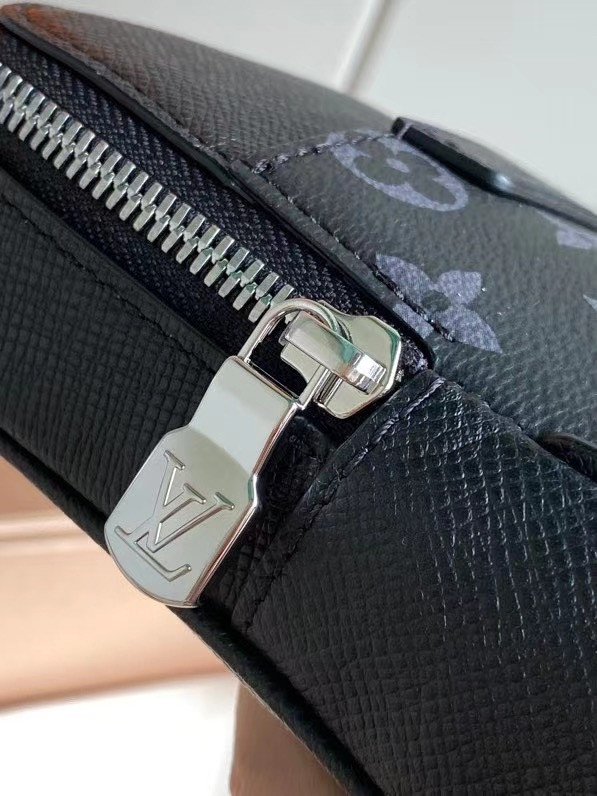 l0*is V*t0n outdoor slingbag