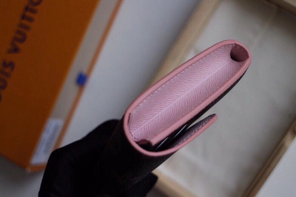 l0*is V*t0n emilie wallet
