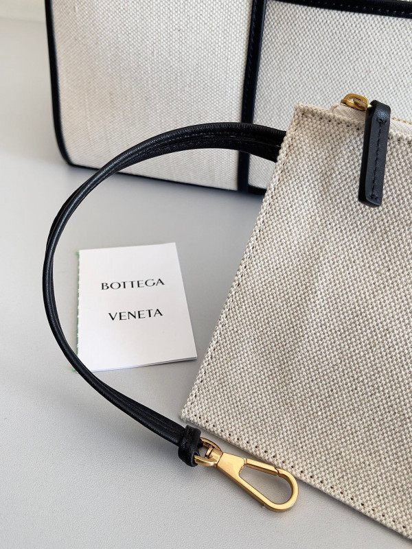 bo*te*ga Ve*ne*ta arco medium tote