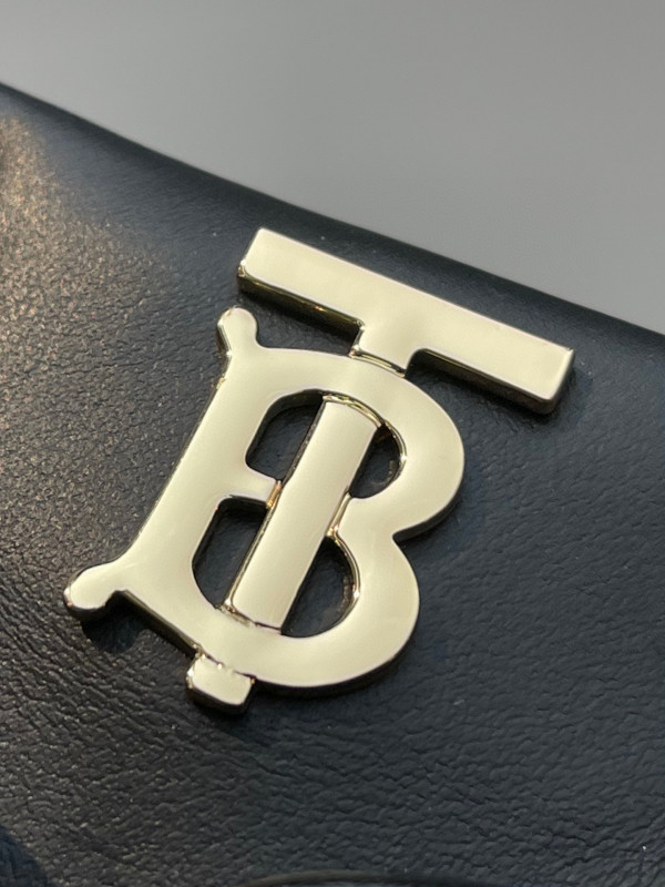 B**rry bucket bag