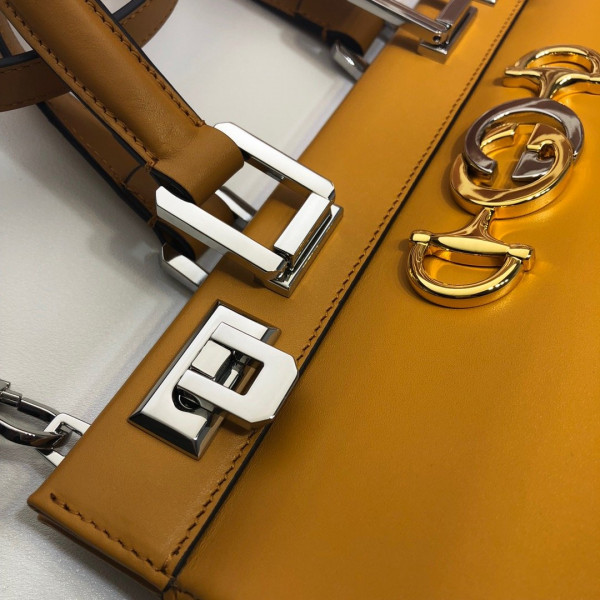 G*u*i zumi small top handle bag