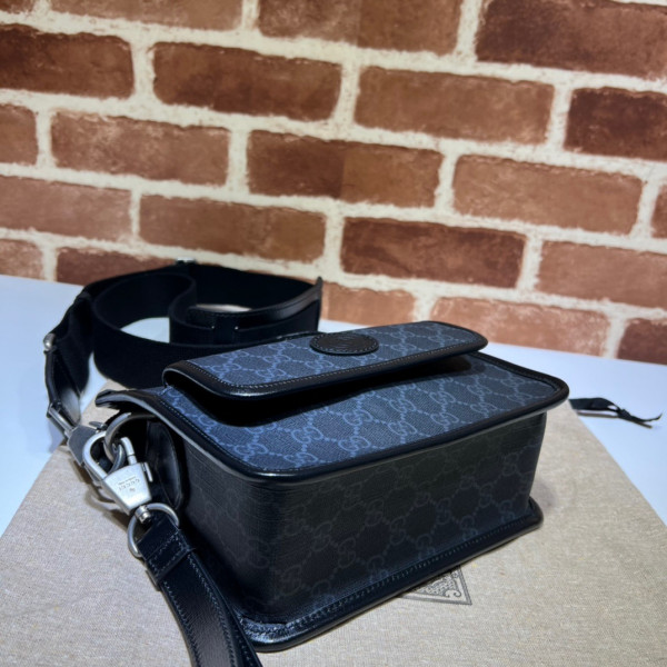 G*u*i messenger bag with interlocking g