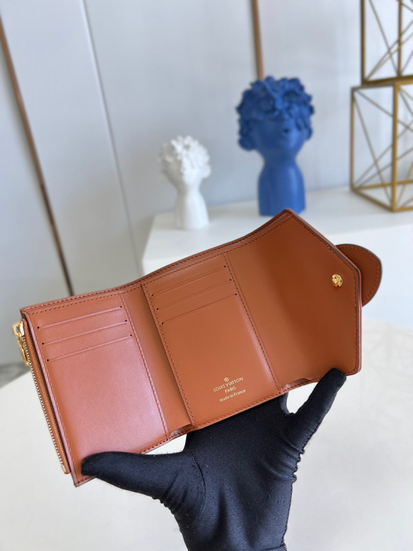 l0*is V*t0n pont 9 compact wallet