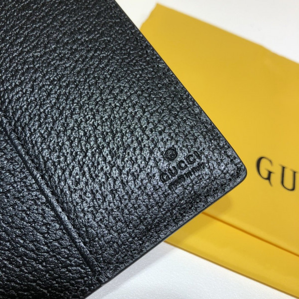 G*u*i off the grid passport case