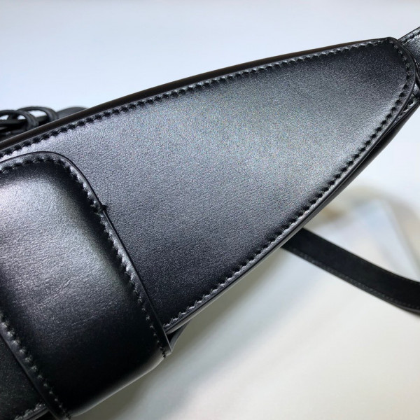 G*u*i arli shoulder bag