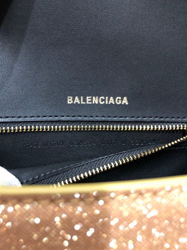 Ba*len*cia*ga hourglass