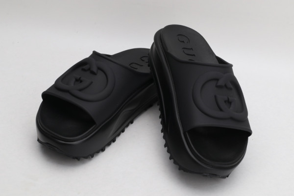 G*u*i slide with interlocking g