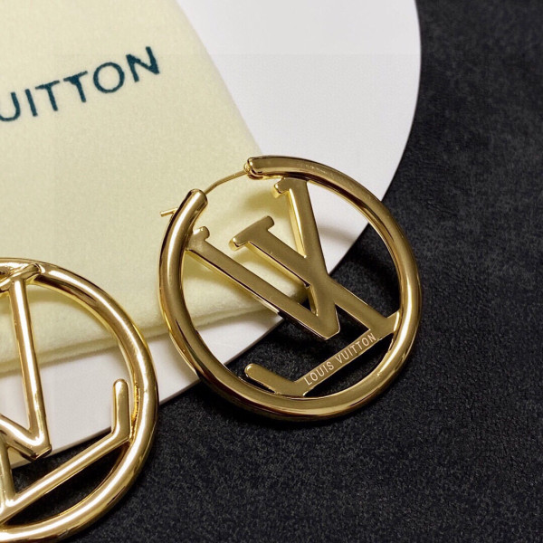 l0*is V*t0n earrings