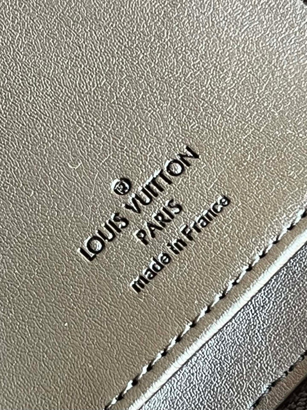 l0*is V*t0n zippy wallet