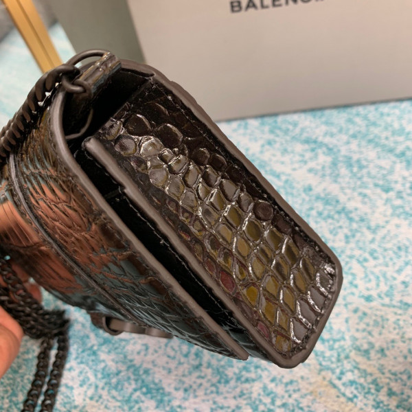 Ba*len*cia*ga hourglass wallet on chain