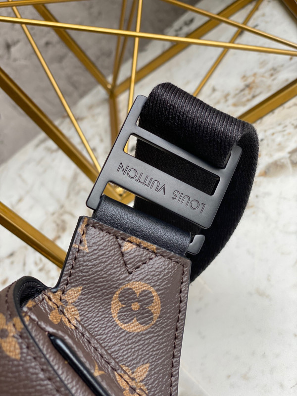 l0*is V*t0n s lock sling bag