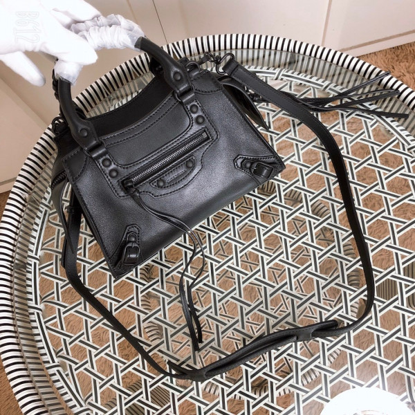 Ba*len*cia*ga neo classic mini top handle bag