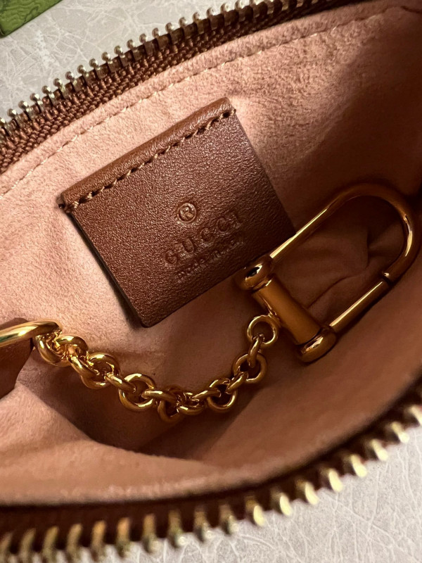 G*u*i gg marmont matelassé key case