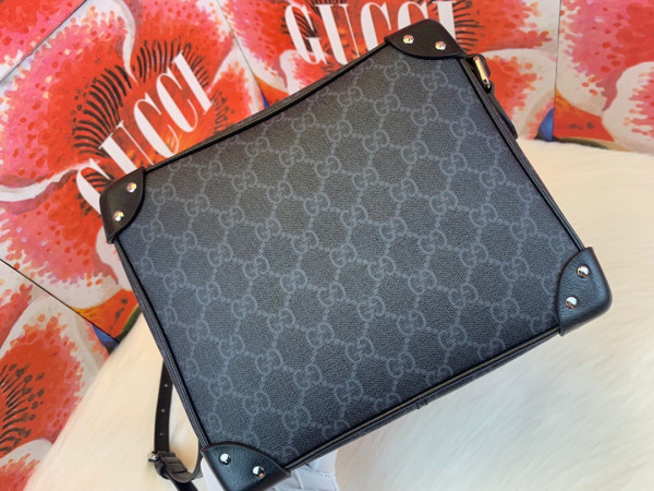 G*u*i gg shoulder bag with leather details
