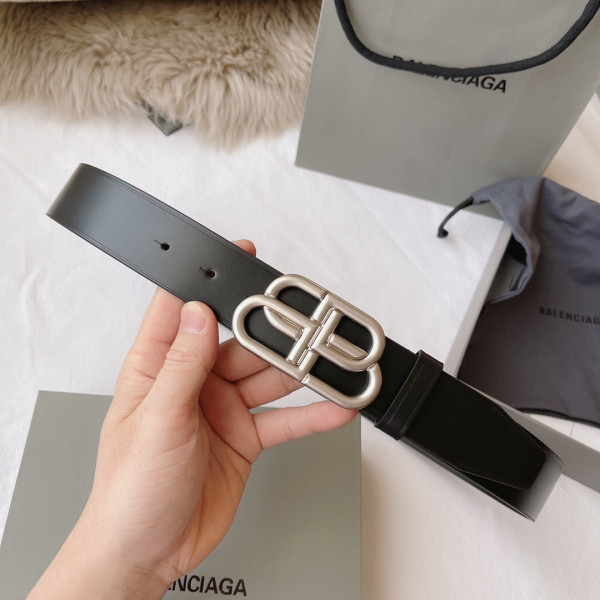 Ba*len*cia*ga belt