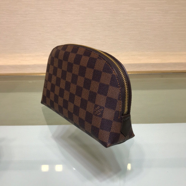l0*is V*t0n cosmetic pouch gm