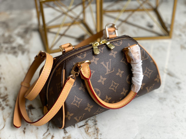 l0*is V*t0n vintage bag