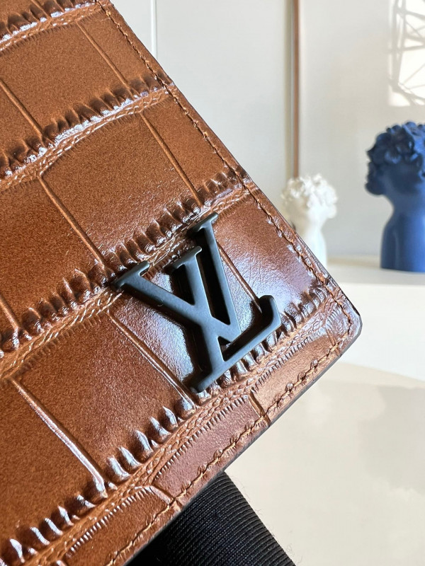 l0*is V*t0n multiple wallet