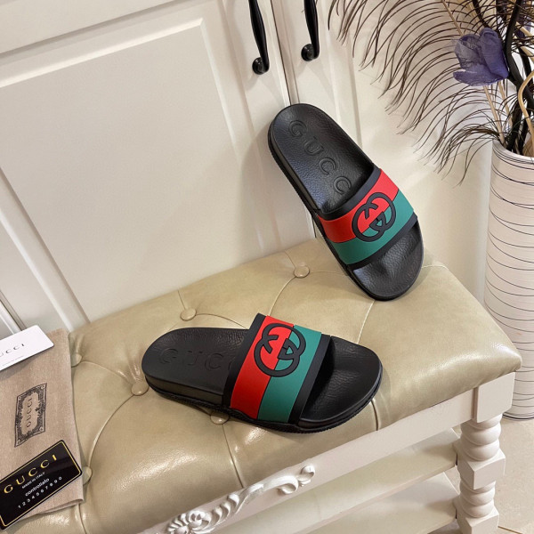 G*u*i interlocking g slide sandal