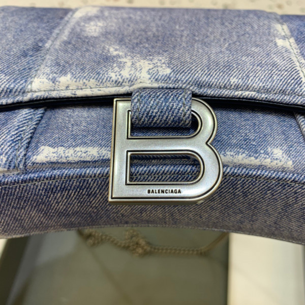 Ba*len*cia*ga hourglass wallet on chain