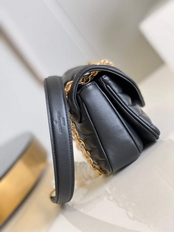 l0*is V*t0n new wave chain bag pm