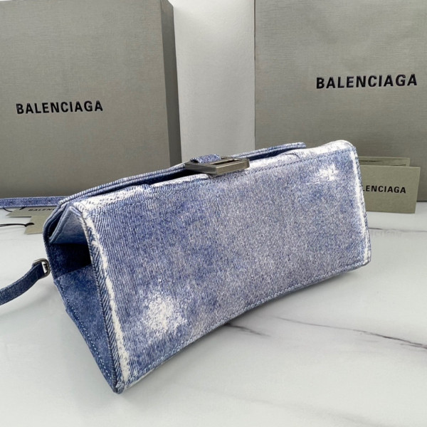 Ba*len*cia*ga hourglass