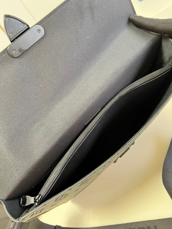 l0*is V*t0n s lock briefcase