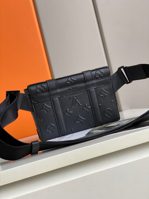 l0*is V*t0n trunk slingbag