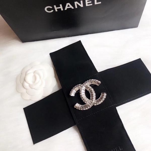 CL BROOCH
