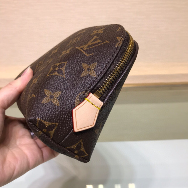l0*is V*t0n cosmetic pouch gm