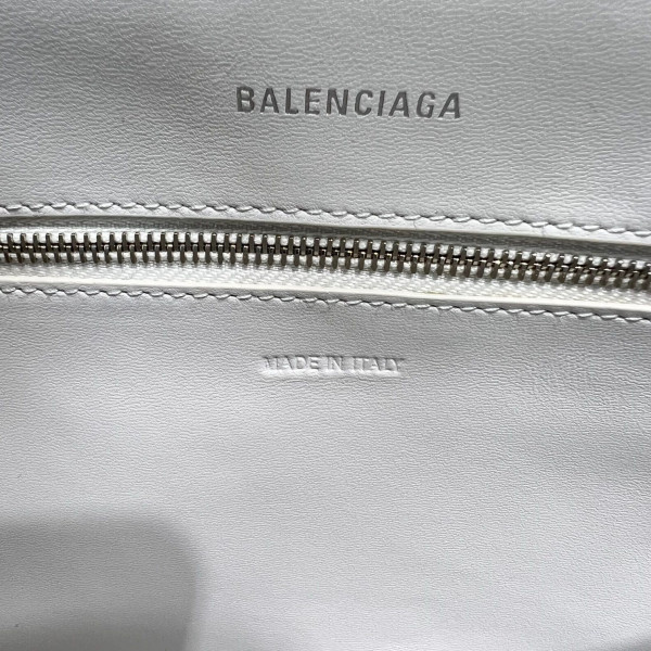 Ba*len*cia*ga downtown small shoulder bag with chain