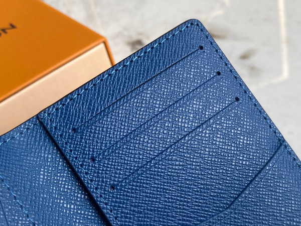l0*is V*t0n pocket organizer