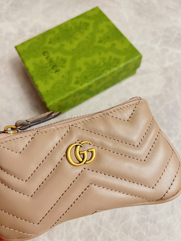 G*u*i gg marmont matelassé key case