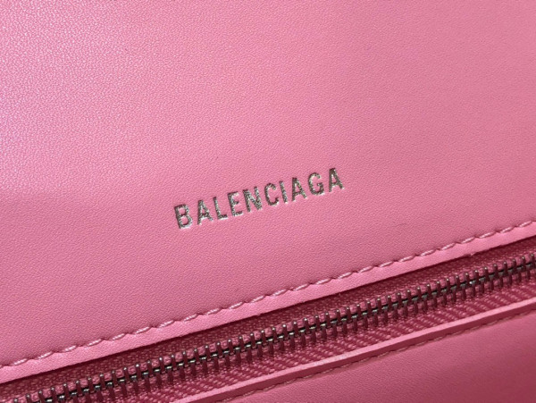 Ba*len*cia*ga hourglass